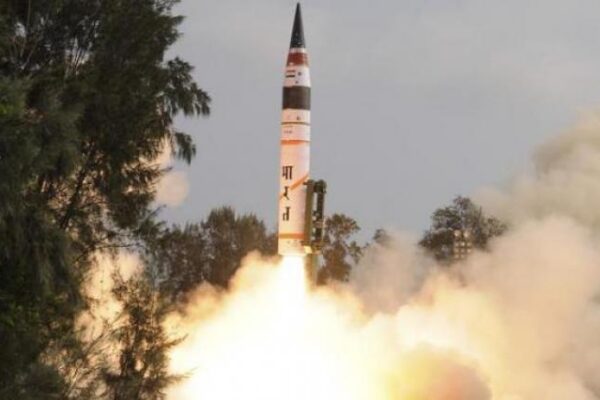 Agni-V: Επιτυχημένη η δοκιμή του διηπειρωτικού βαλλιστικού πυραύλου της Ινδίας