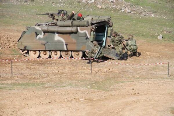 Εβρος: Μ113 που κόλλησε στη λάσπη έγινε επεισόδιο σε άσκηση – Δεν κινδύνευσε κανείς