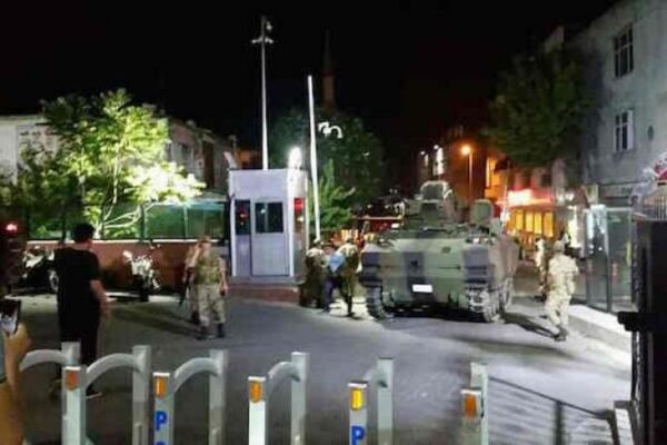 Πραξικόπημα στην Τουρκία: Απέτυχε το πραξικόπημα λέει η ΜΙΤ