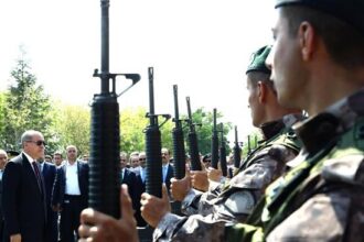 Τουρκία: Απέταξαν άλλους 820 στρατιωτικούς σήμερα!