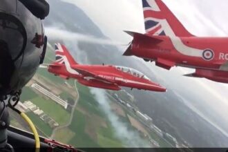 Red Arrows – Τανάγρα: Πλάνα που κόβουν την ανάσα μέσα από το πιλοτήριο – ΒΙΝΤΕΟ