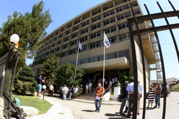 Eργαζόμενοι στα ΕΑΣ: Βυθιζόμαστε! Τι θα συζητήσει η Βουλή για την αμυντική βιομηχανία
