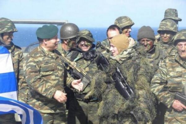 Γυναίκες στην Εθνοφυλακή: Τι θα κάνουν Καμμένος και Ρήγας με τον έτοιμο νόμο