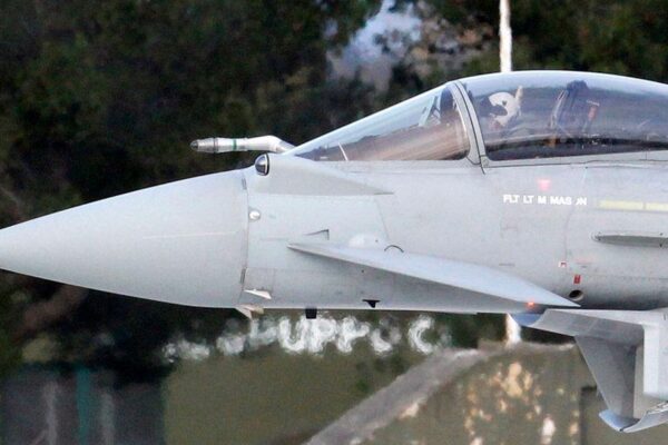 Έτσι θέλει να κρύψει τους πυραύλους της χώρας του ο Βρετανός Υπουργός Άμυνας