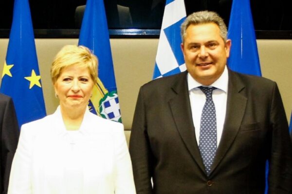 Το ‘πε και το’ κανε για την Κόλλια – Τσαρουχά ο Πάνος Καμμένος