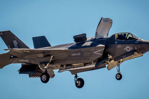 F-35: Τι αποκαλύπτουν οι πιλότοι που ήδη πετάνε με τα stealth μαχητικά