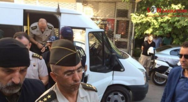 Πραξικόπημα στην Τουρκία: Χειροπέδες και στον στρατηγό της Σμύρνης