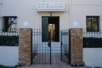 Αναρχικοί έκαψαν στρατιωτικό τζιπ στο Γουδή