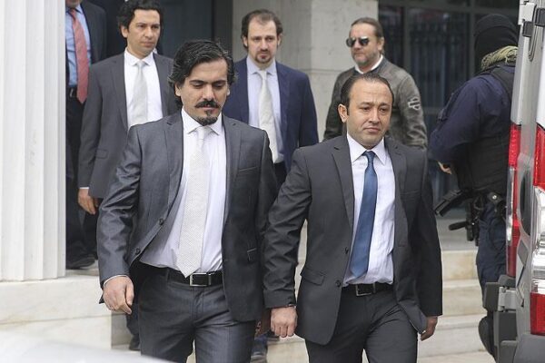 Αnadolu: H Τουρκία κάνει by pass για τους 8 ζητώντας την έκδοσή τους από την Interpol