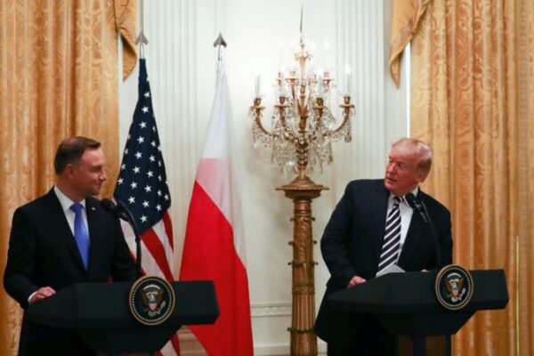 “Fort Trump” το όνομα της αμερικανικής βάσης στην Πολωνία