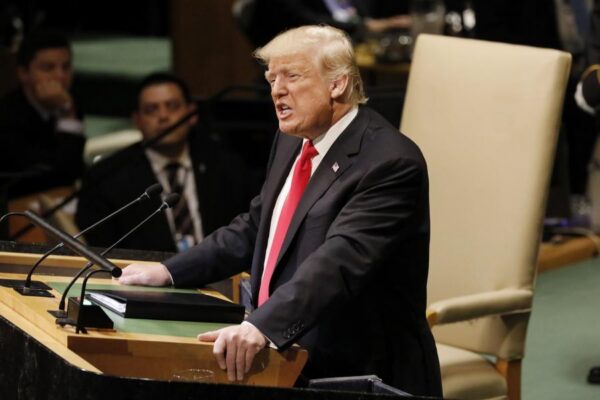 Τραμπ: Πρότεινε στον στρατό χρήση θανάσιμης βίας κατά μεταναστών αν χρειαστεί