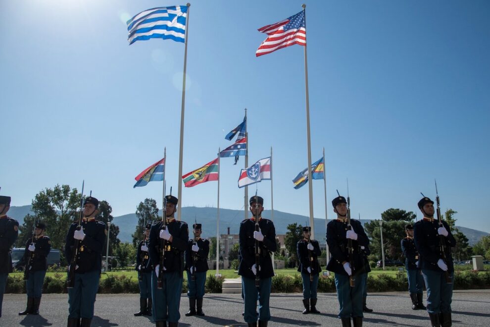 Η WSJ εκθειάζει την αμυντική και στρατιωτική συνεργασία Ελλάδας – ΗΠΑ