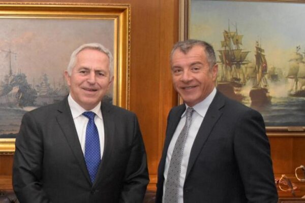 ΥΕΘΑ: Με τον Σταύρο Θεοδωράκη συνομίλησε ο Ευάγγελος Αποστολάκης – ΦΩΤΟ