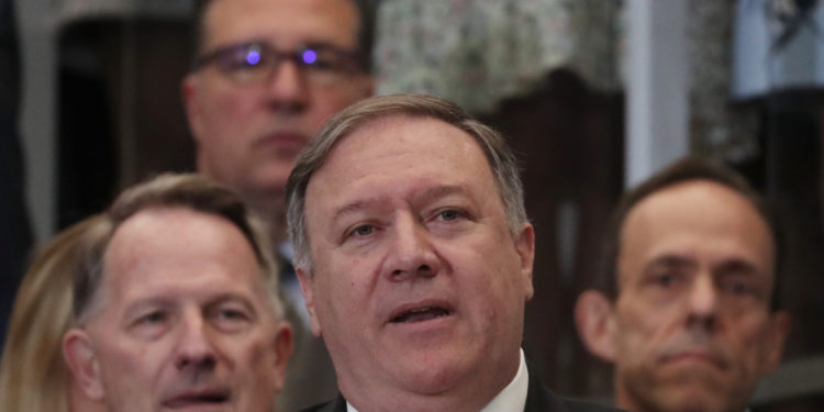 Βενεζουέλα: «Κλείνουν το μάτι» στον Γκουαϊδό οι Αμερικάνοι