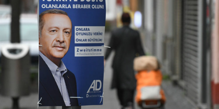 Ντουμπάι: Συνελήφθη Τούρκος που ανάρτησε αφίσα του Ερντογάν