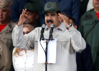 Ο Μαδούρο δηλώνει ότι τον στηρίζουν όλοι οι αξιωματούχοι του στρατού