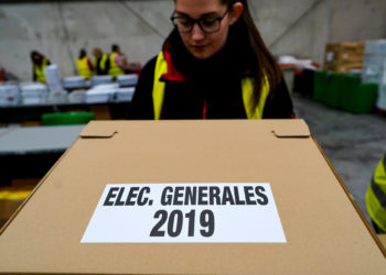 Άνοιξαν οι κάλπες για τις πιο κρίσιμες εκλογές στην Ισπανία