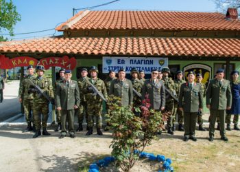 ΓΕΣ: Αντάλλαξε ευχές με το προσωπικό των ΕΔ ο Α/ΓΕΣ Καμπάς [pics]