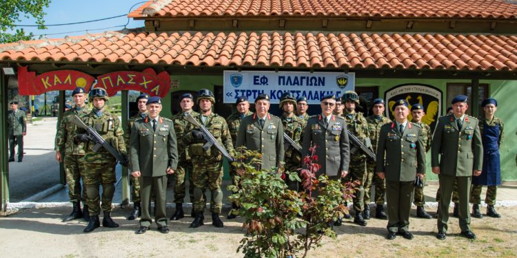 ΓΕΣ: Αντάλλαξε ευχές με το προσωπικό των ΕΔ ο Α/ΓΕΣ Καμπάς [pics]
