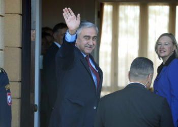 Ευχές και στα ελληνικά από τον ηγέτη του ψευδοκράτους Ακιντζί