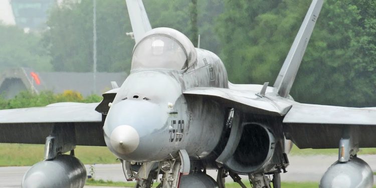 ΝΑΤΟ: πέντε ισπανικά F18 αναλαμβάνουν δράση στη Λιθουανία – ΒΙΝΤΕΟ