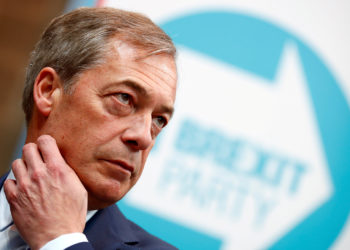 Brexit: Πρώτο φαβορί ο Φαρατζ στη Βρετανία για τις ευρωεκλογές