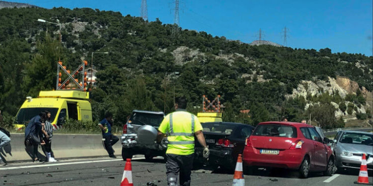 Καραμπόλα στην Κινέτα – Ουρές χιλιομέτρων στην Εθνική!