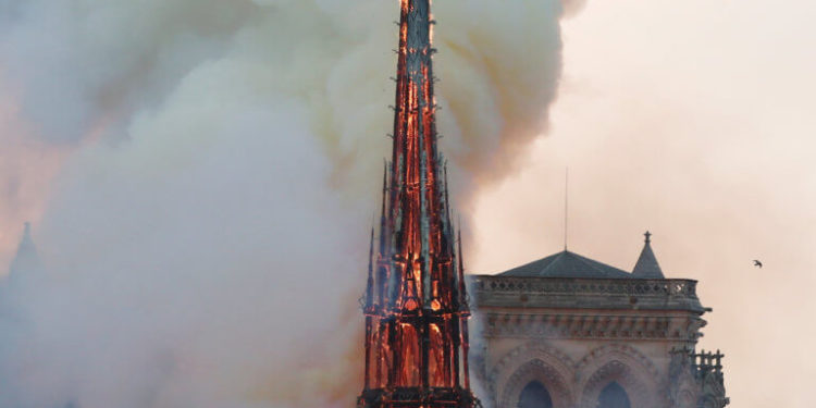 Παναγία των Παρισίων: Ίσως καταγράφηκε από κάμερα πως ξεκίνησε η φωτιά