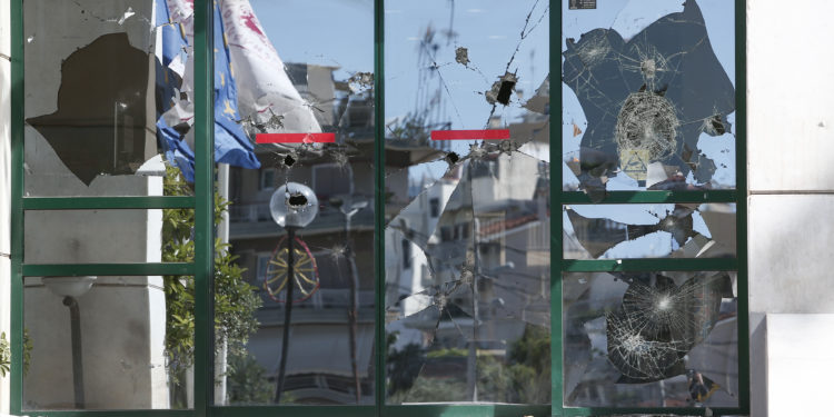 Ρουβίκωνας - επίθεση σε Δημαρχείο Ηλιούπολης