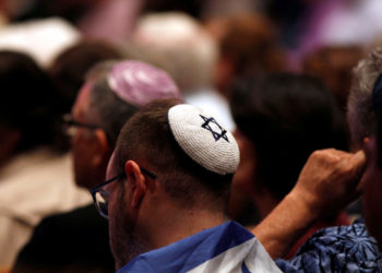 Έγκλημα μίσους στις ΗΠΑ – Μπήκε σε συναγωγή κι άρχισε να πυροβολεί