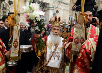 Με λαμπρότητα πραγματοποιήθηκε στα Ιεροσόλυμα η τελετή αφής του Αγίου Φωτός