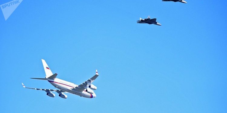 Με συνοδεία έξι μαχητικών Su-57 προσγειώθηκε ο Πούτιν στο Aknajinsk [vid]