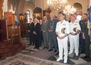 Παρών στις επετειακές εκδηλώσεις για τη μάχη της Κρήτης ο ΥΕΘΑ – ΦΩΤΟ