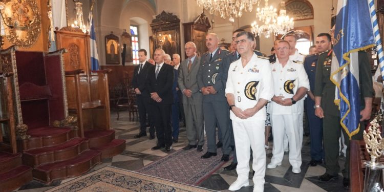 Παρών στις επετειακές εκδηλώσεις για τη μάχη της Κρήτης ο ΥΕΘΑ – ΦΩΤΟ