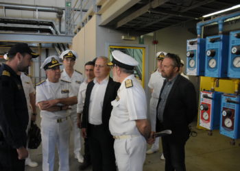 ΥΠΕΘΑ: Στα Ναυπηγεία του Σκαραμαγκά ο Αποστολάκης – ΦΩΤΟ