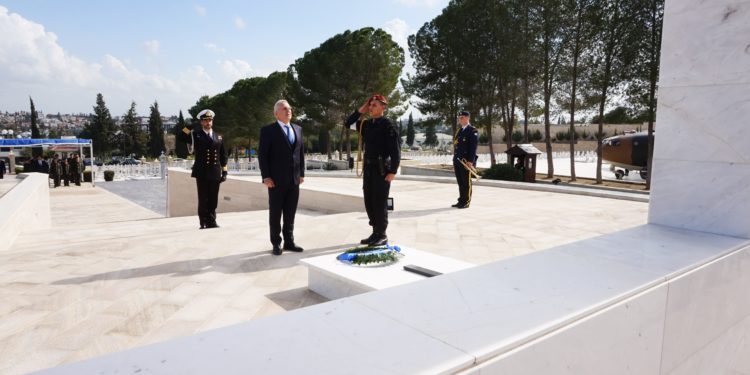 Αποστολάκης - Κύπρος