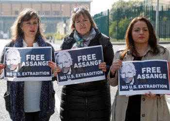 Τζούλιαν Ασάνζ