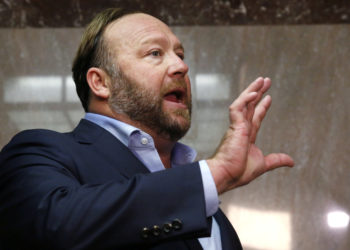 Facebook: «Φραγή» σε αναρτήσεις που προωθούν ακραίο ρατσιστικό λόγο