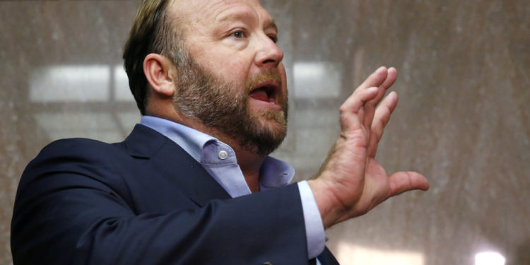 Facebook: «Φραγή» σε αναρτήσεις που προωθούν ακραίο ρατσιστικό λόγο