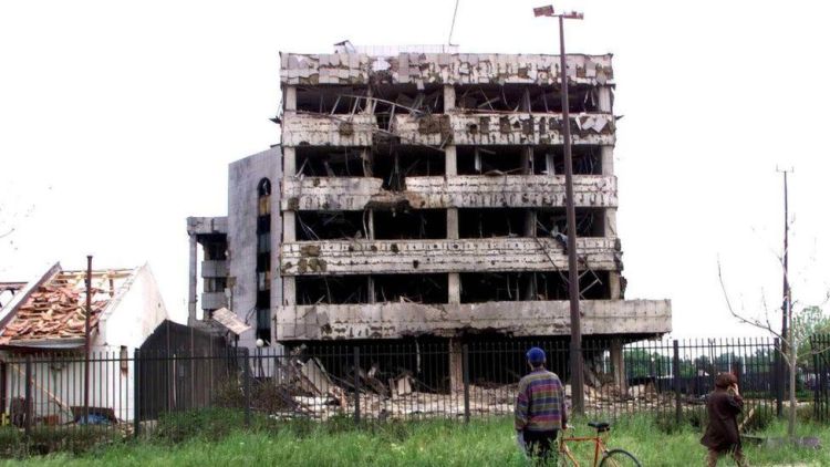 Όταν οι ΗΠΑ βομβάρδισαν την Πρεσβεία της Κίνας στη Γιουγκοσλαβία | OnAlert