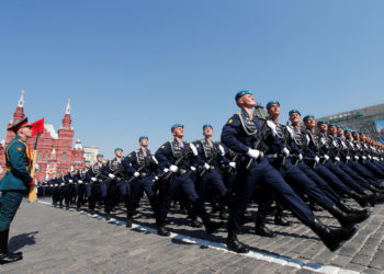 Ρωσία: Εντυπωσιακές εικόνες από την πρόβα παρέλασης στην Κόκκινη Πλατεία