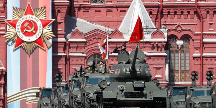 Ρωσία: Εντυπωσιακές εικόνες από την πρόβα παρέλασης στην Κόκκινη Πλατεία
