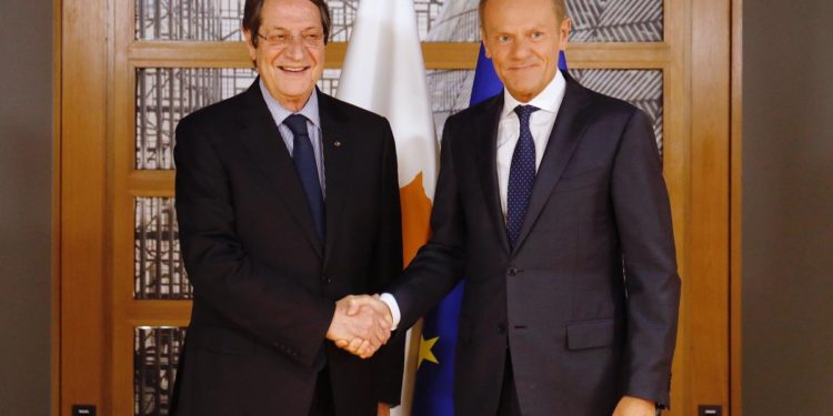 Κύπρος: Ενημέρωσε τον Τουσκ για τις τουρκικές παραβιάσεις της ΑΟΖ ο Αναστασιάδης