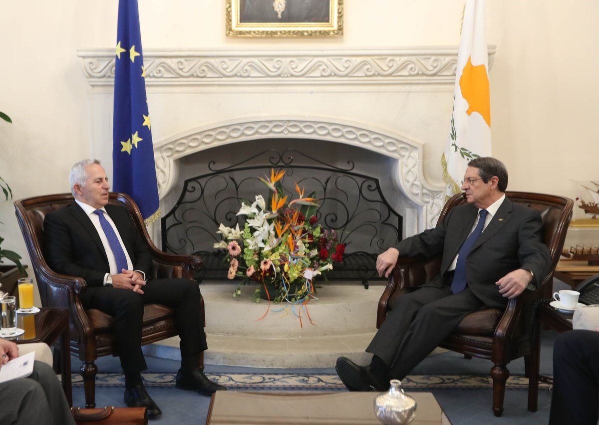 Αποστολάκης