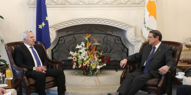 Αποστολάκης