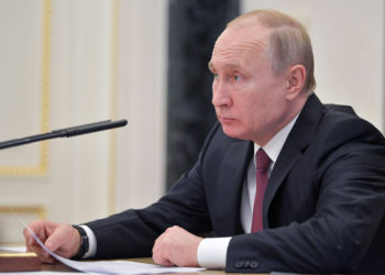 Πούτιν: Υπέγραψε το νόμο για τα ρωσικά διαβατήρια σε Ουκρανούς