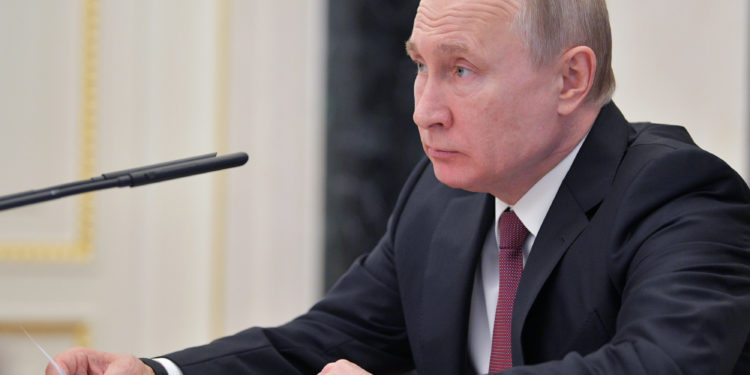 Πούτιν: Υπέγραψε το νόμο για τα ρωσικά διαβατήρια σε Ουκρανούς