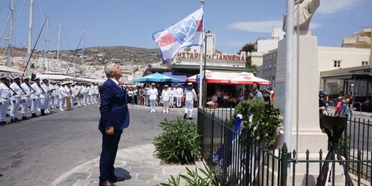 «Μέγα το της Θαλάσσης Κράτος»: Στη Σύρο ο ΥΕΘΑ – Όλες οι ΦΩΤΟ της εκδήλωσης