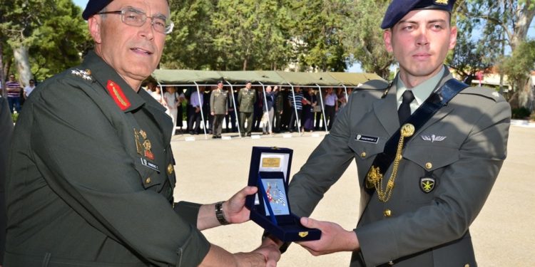 Παρουσία Α/ΓΕΣ η Τελετή Αποφοίτησης Βασικής Εκπαίδευσης Ανθυπολοχαγών – ΦΩΤΟ