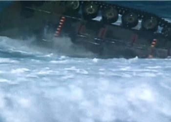 AAV7: «Δε μασάει» από τίποτα το νέο αμφίβιο όχημα των Marines – ΒΙΝΤΕΟ